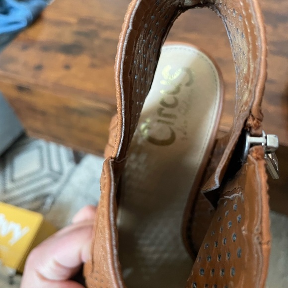 Women's Tan Peep-Toe Ankle Boots - Picture 3 of 4